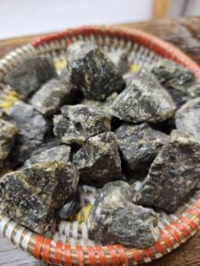 PIERRES ROULÉES LABRADORITE BRUTE