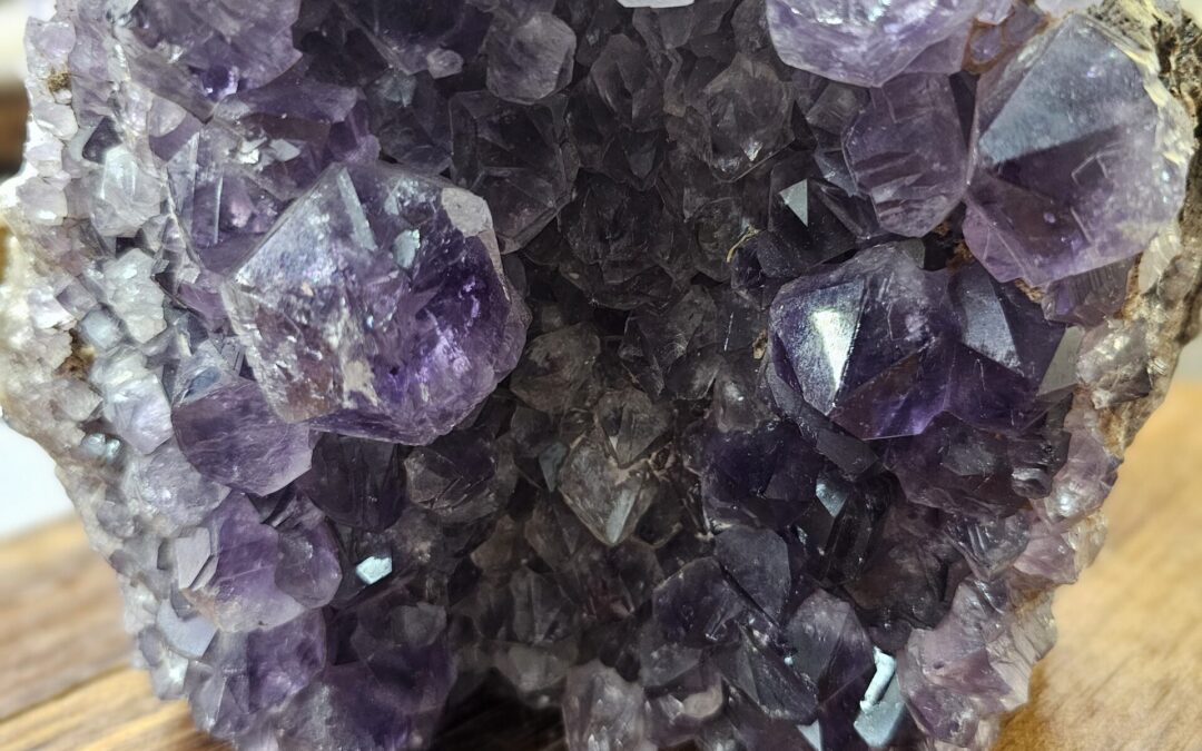 Comment nettoyer des cristaux : guide pratique